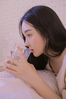 奶头一吃一个摸一个就硬知乎
